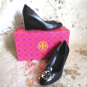 Tory Burch wedge pump with silver logo size 7.5